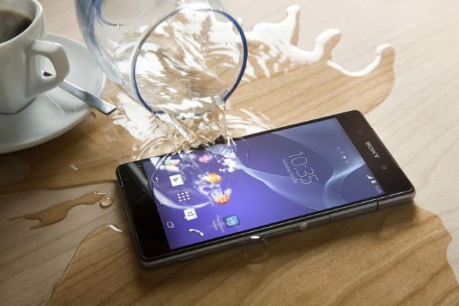 Sony Xperia Z2 con agua sobre la pantalla
