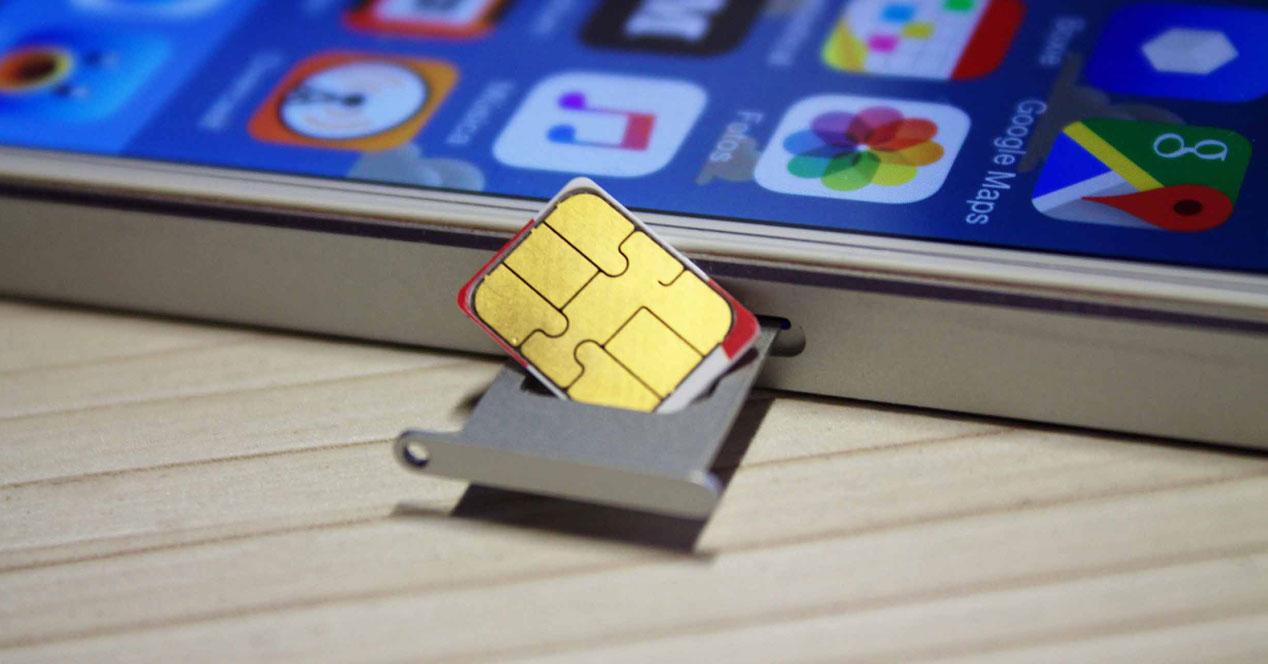 Tarjeta SIM en la bandeja del iPhone 5