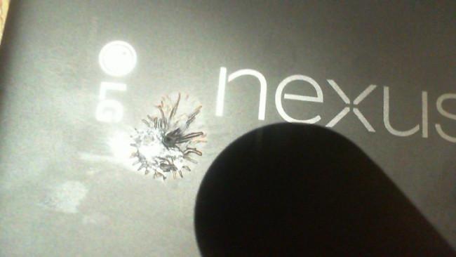 Carcasa quemada de un Nexus 5X