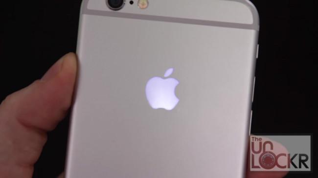 Logotipo de Apple iluminado en un iPhone 6