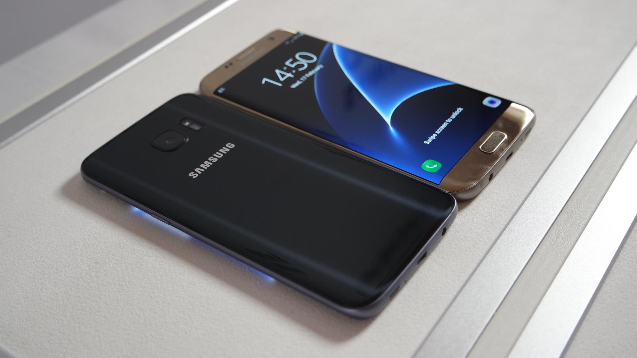 Samsung Galaxy S7 Edge por delante y por detrás