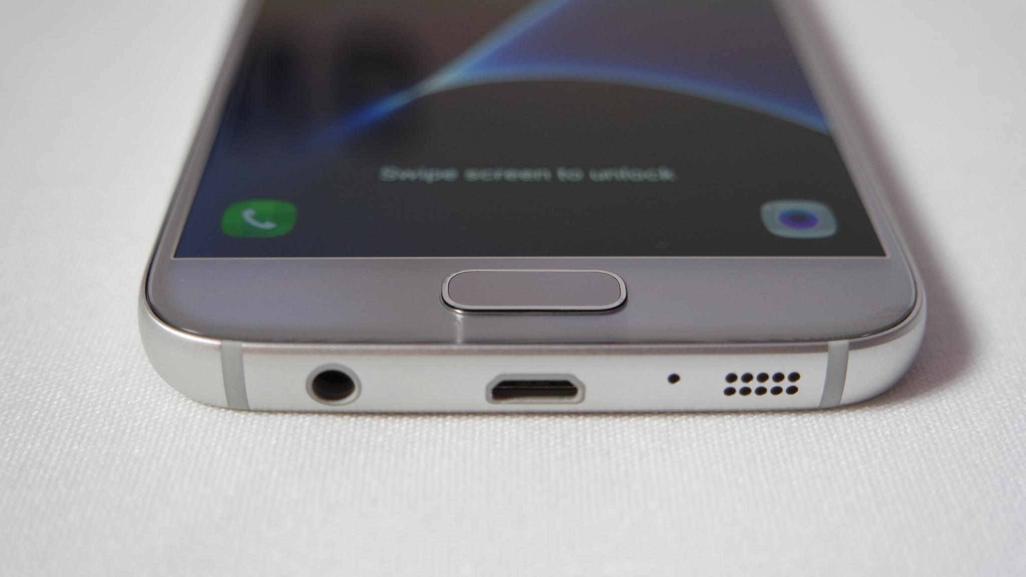 Samsung Galaxy S7 plateado conector microusb