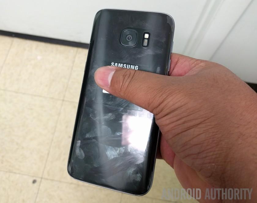 Samsung Galaxy S7 trasera en negro
