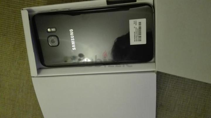 Samsung Galaxy S7 Edge por detrás en su caja