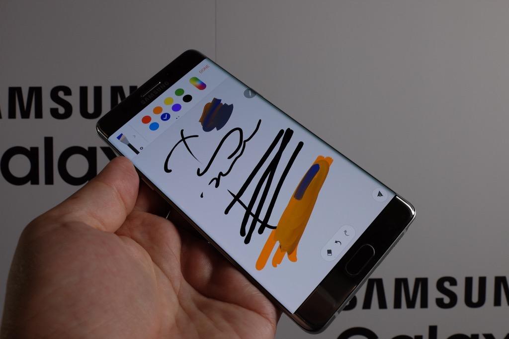 Samsung Galaxy Note 7 negro con S note en pantalla