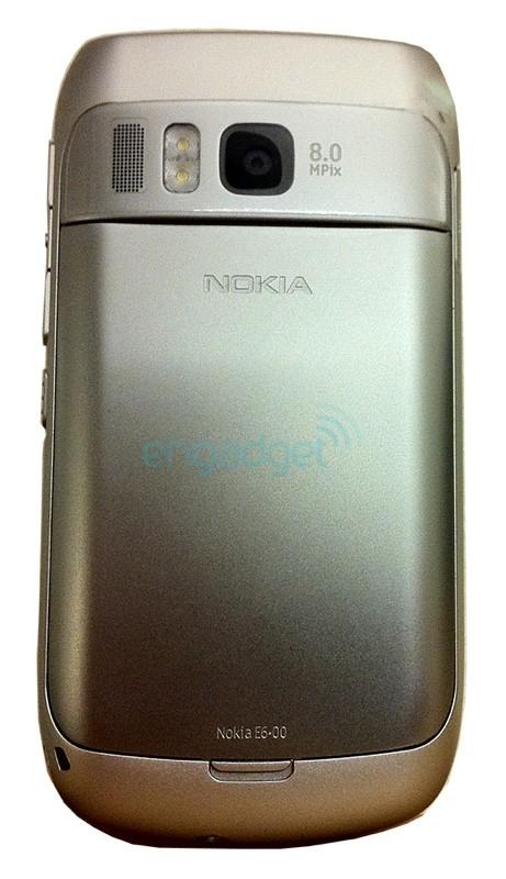 Nokia E6 trasera