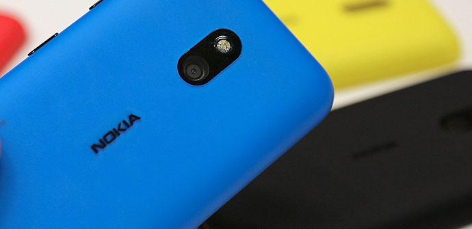 Carcasa azul de un Nokia Lumia