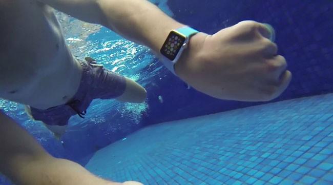 Apple Watch sumergido en agua