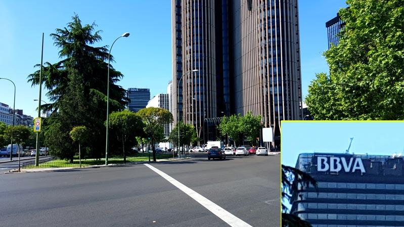Foto de una ciudad y rascacielos con un Samsung Galaxy S6 Edge