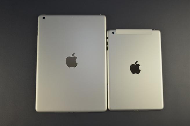 Foto de la carcasa del iPad 5 junto al iPad Mini 2