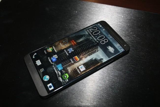 HTC M8 frontal 02