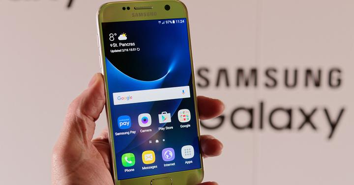 Samsung Galaxy S7 de color oro