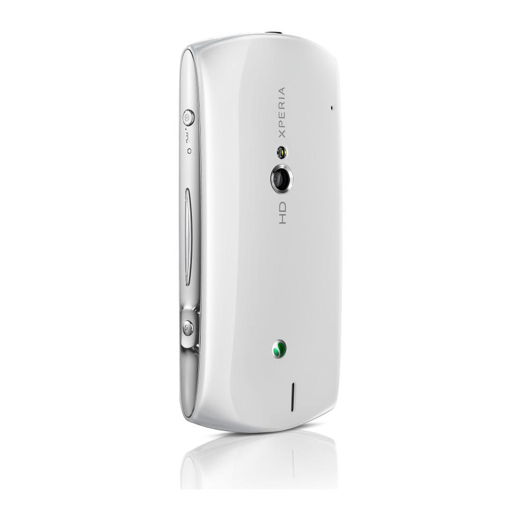 Sony-Ericsson-Xperia-Neo-V-trasera