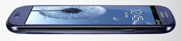 Samsung Galaxy S3 de color azul, vista de perfil