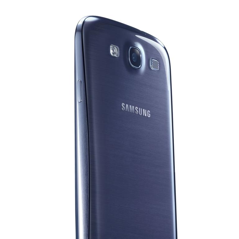 Samsung Galaxy S3 de color azul, vista de la cámara