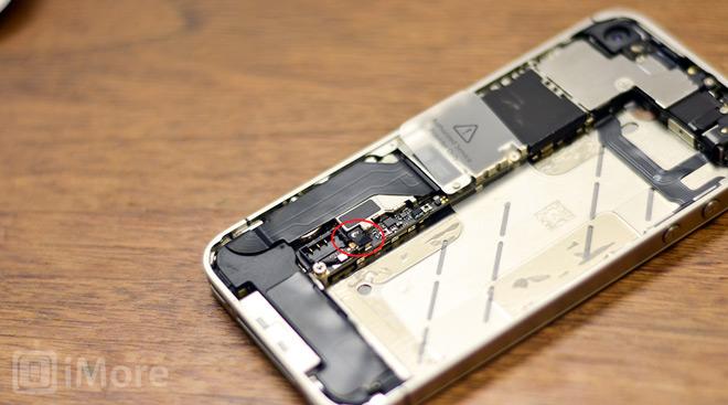 Montaje de la batería del iPhone 4S