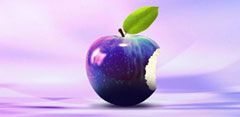 Manzana violeta mordida con hoja verde