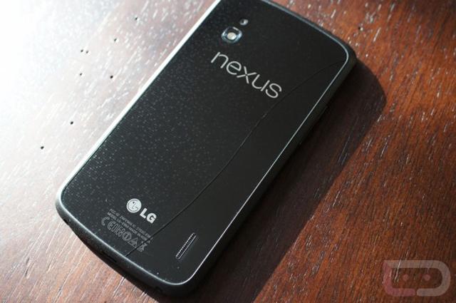 Carcasa posterior agrietada del Nexus 4