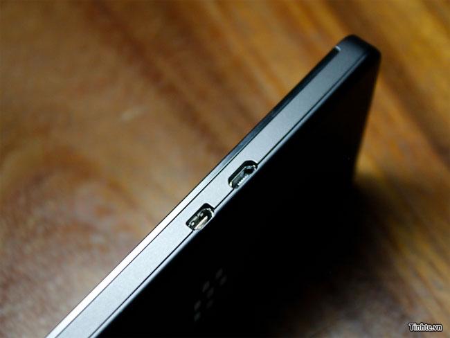 BlackBerry Serie L con BB10, imagen lateral izquierda