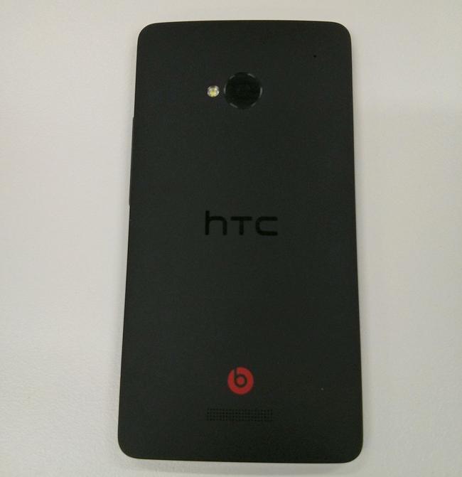HTC M7, vista posterior
