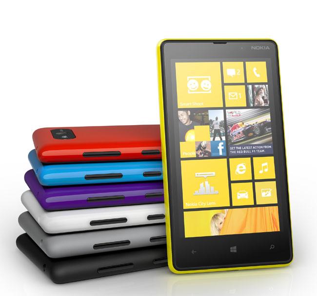 Nokia Lumia 820 con logotipo de Movistar