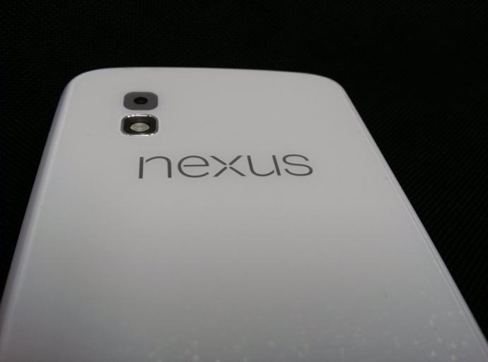 Imagen del Nexus 4 en color blanco