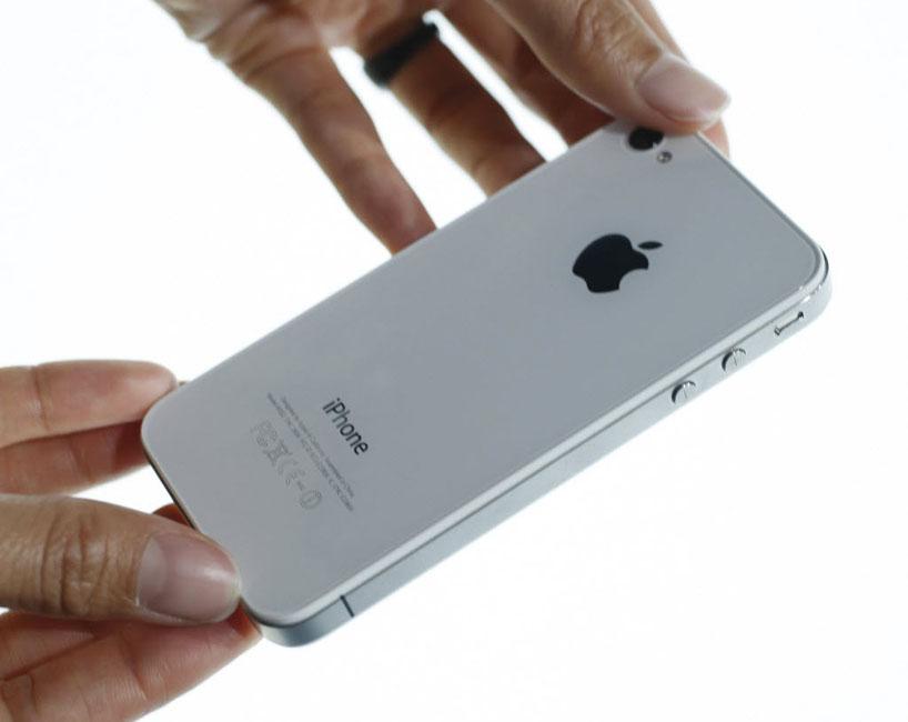 Un iPhone de gama económica sin carcasa de aluminio