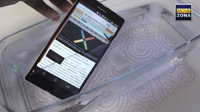 Sony Xperia Z sumergido en agua