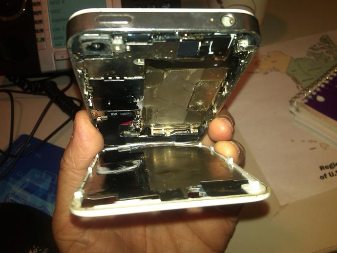 Un iPhone 4S con problemas de combustión espontánea