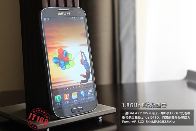 Samsung Galaxy S4 de pie