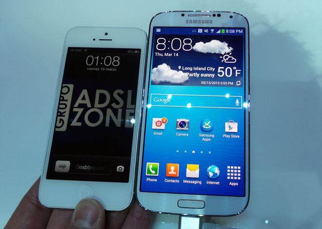 Comnparativa de tamaño del Samsung Galaxy S4 frente a iPhone 5