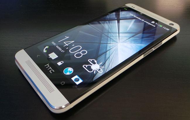 HTC One en color plata