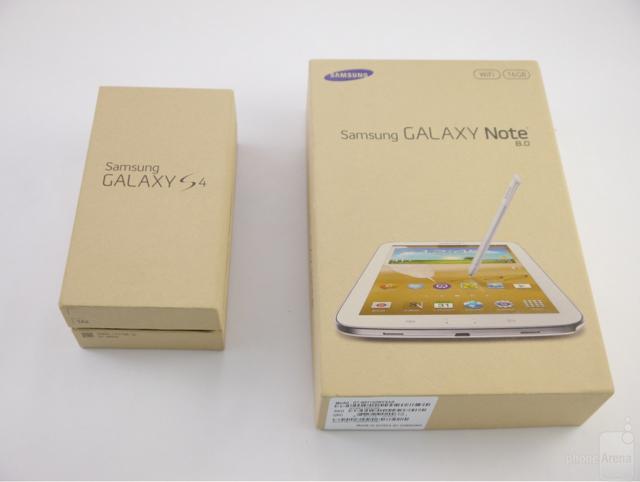 Cajas de carton del Galaxy Note 8 y Galaxy S4