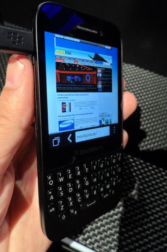 Teléfono BlackBerry Q5 de color negro