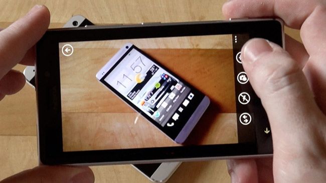 HTC One y Nokia Lumia 925 comparados en un vídeo.