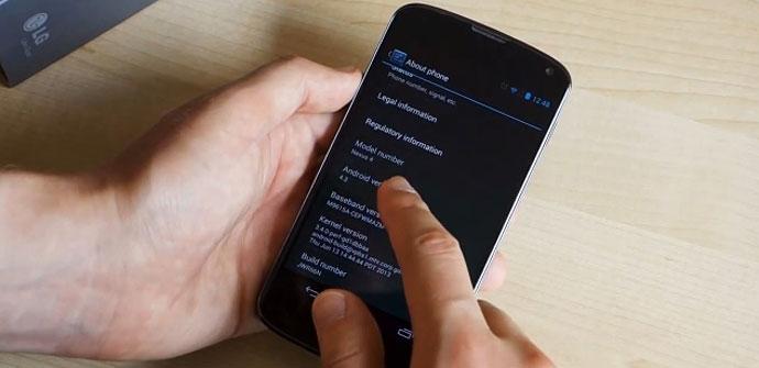 Teléfono Nexus 4 con la actualización Android 4.3