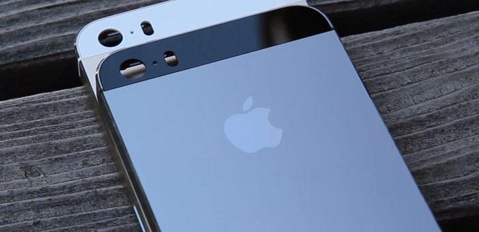 iPhone 5S con carcasa de color grafito