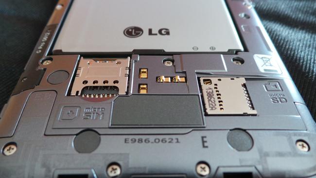 Teléfono LG Optimus G Pro abierto