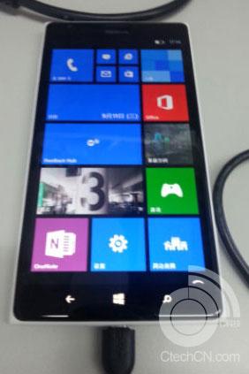 Nokia Lumia 1050 en color blanco