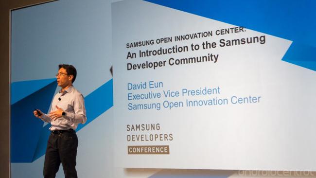 Según el vicepresidente de la compañía Samsung vende 1 millón de dispositivos al año.