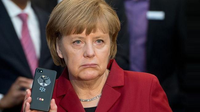 Angela Merkel blackberry z10