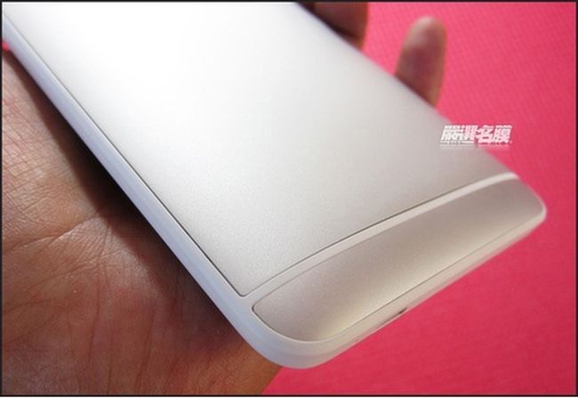 htc one max trasera