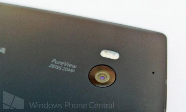 Nokia Lumia 929 detalle cámara.