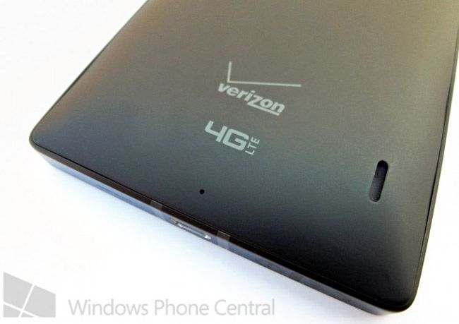 Nokia Lumia 929 detalle trasera.
