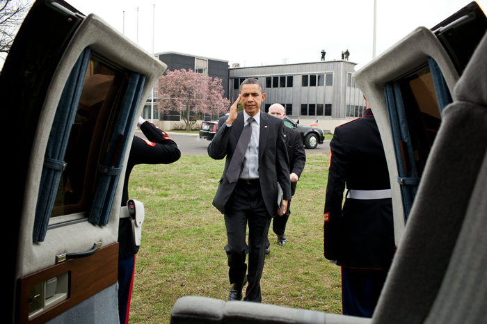 obama-iphone-ipad-blackberry