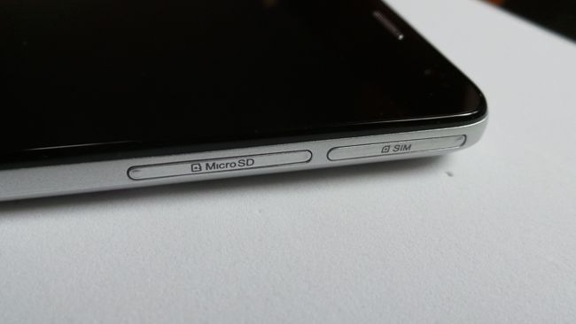 Ranuras del teléfono Alcatel OneTouch Idol Mini
