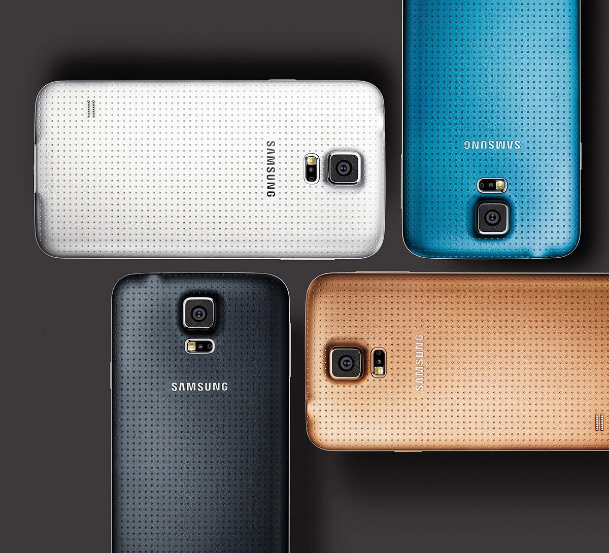 Samsung Galaxy S5 en color blanco, azul, oro y negro