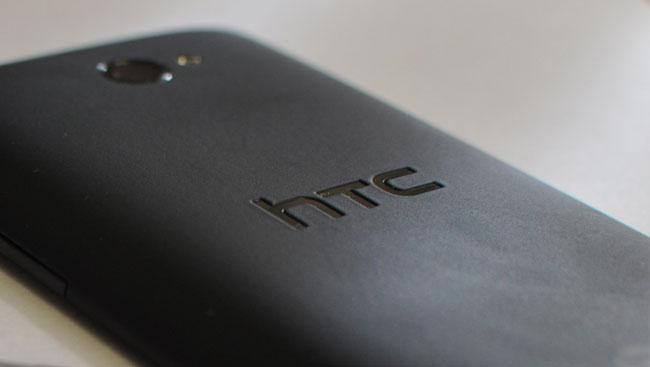 Carcasa de plástico de un smartphone HTC