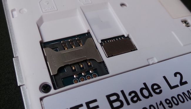 Ranuras de tarjetas del ZTE Blade L2