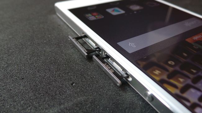 Ranuras de tarjetas del Huawei Ascend P7